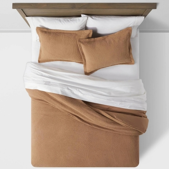 Full/Queen Matelasse Medallion Comforter & Sham Set Brown - Threshold